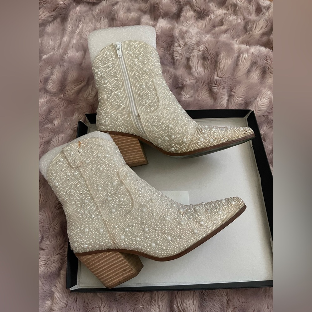 Betsey Johnson Pearl-Studded Booties Emory Short Boot Size 7.5